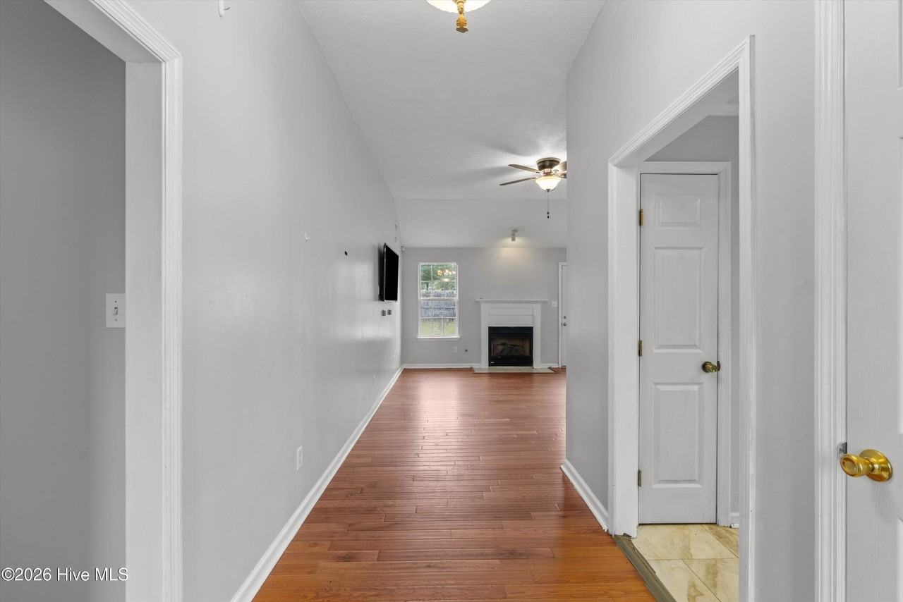 546 Jackson St - Photo 5 of 40