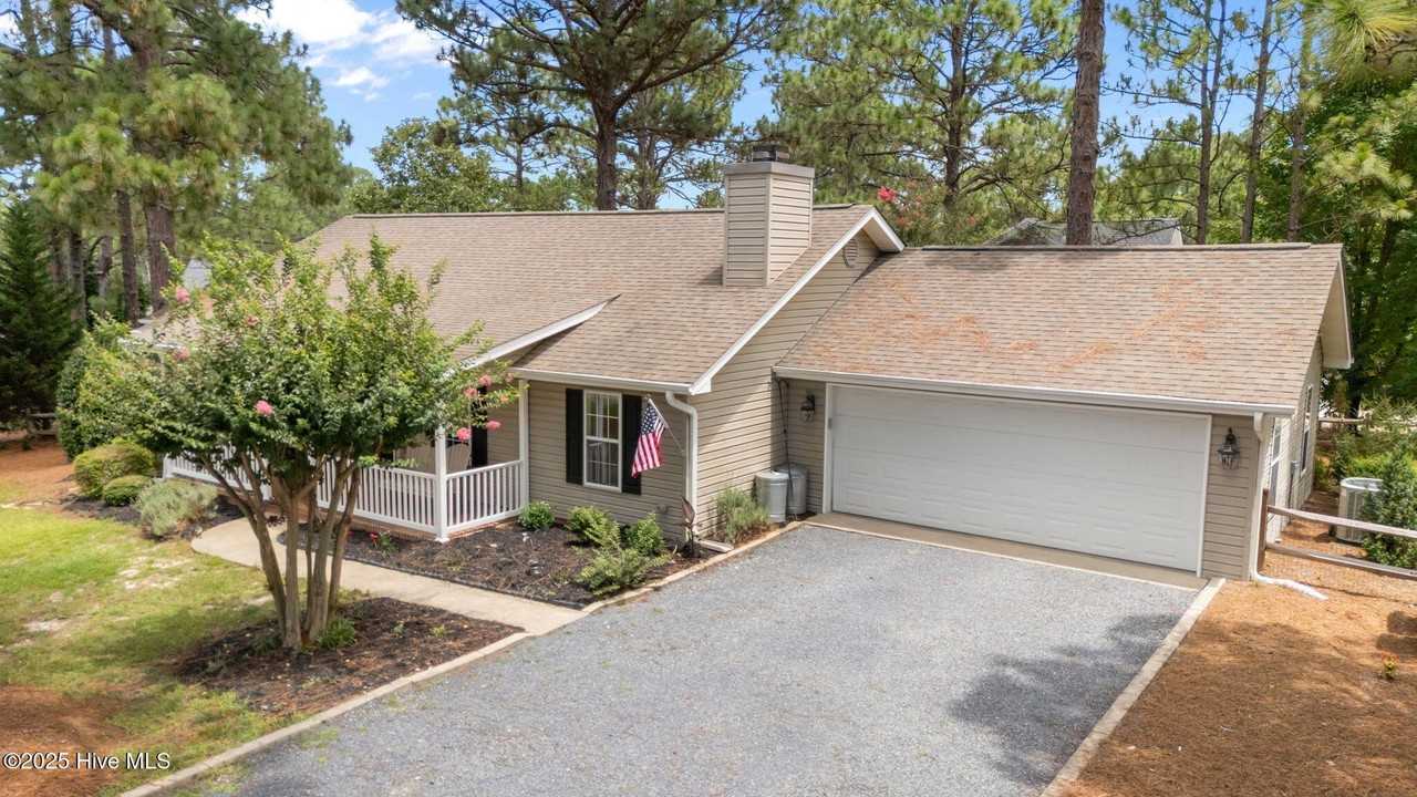 39 Bedford Cir - Photo 3 of 37