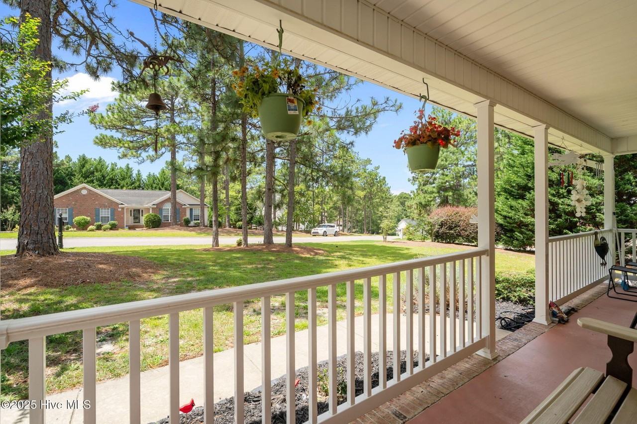 39 Bedford Cir - Photo 4 of 37