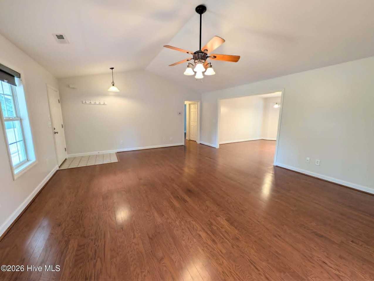 39 Bedford Cir - Photo 7 of 37