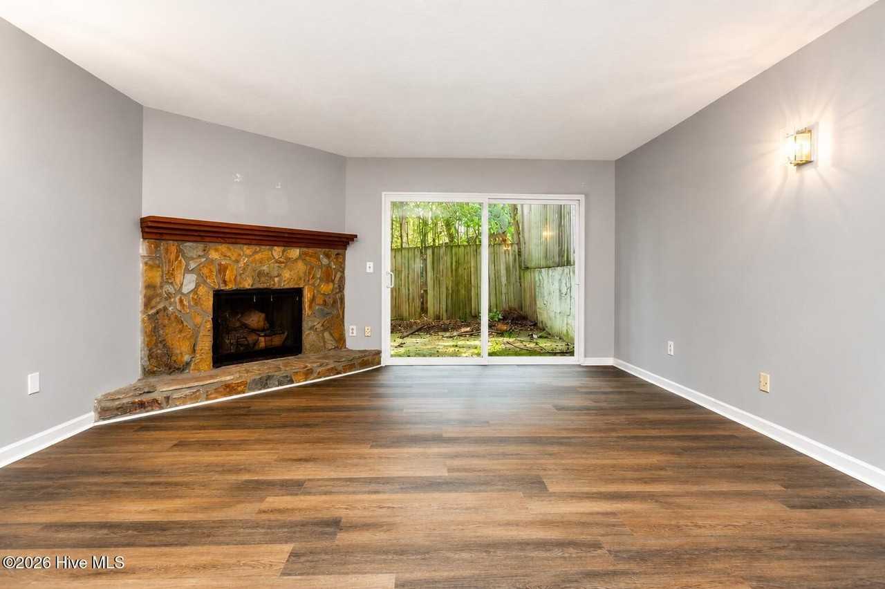 465 Forest Hills Dr - Photo 2 of 13