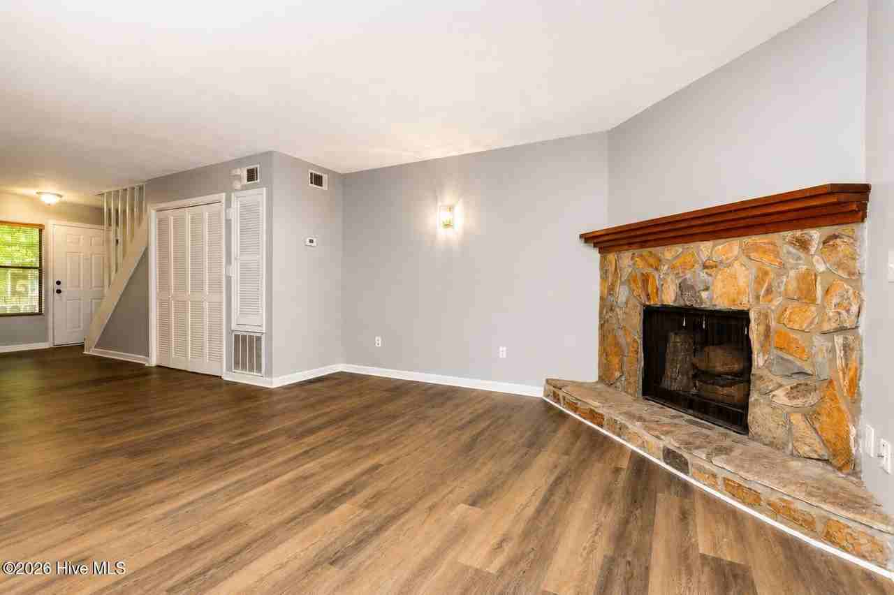 465 Forest Hills Dr - Photo 3 of 13