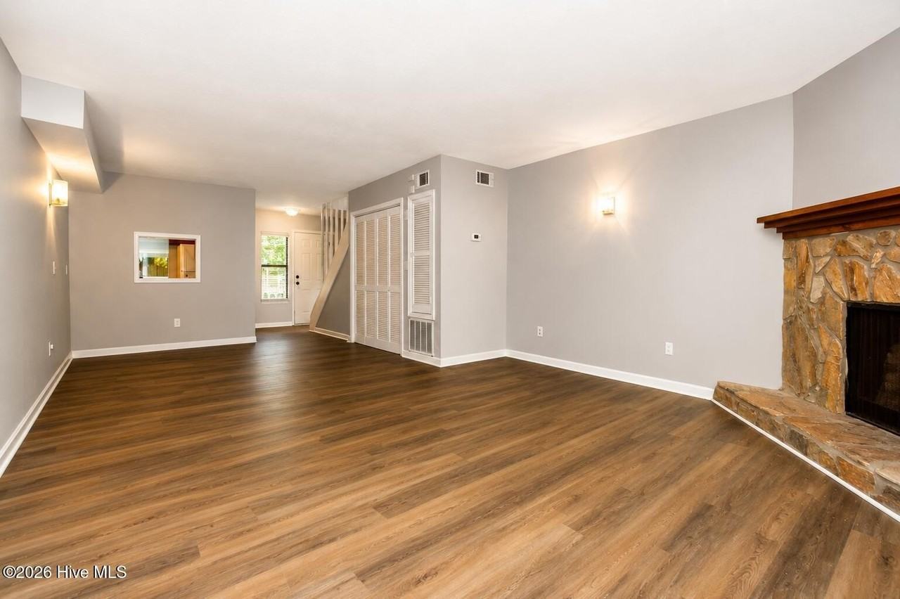 465 Forest Hills Dr - Photo 4 of 13
