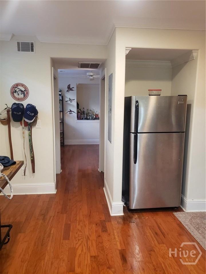 1363 S Milledge Ave - Photo 2 of 7