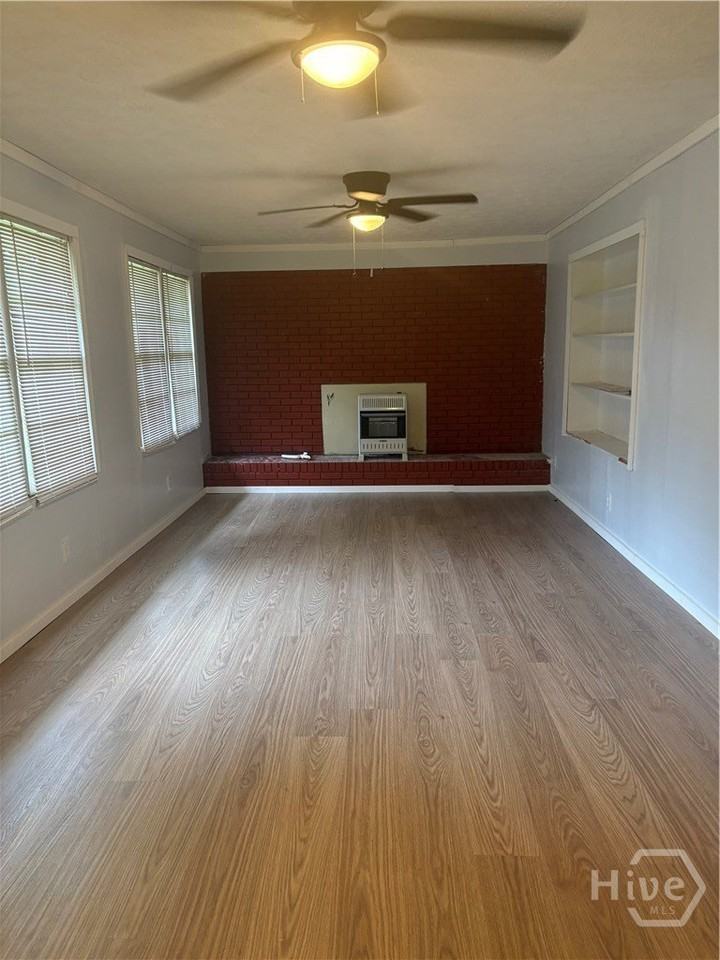 1387 Criswell Rd Se - Photo 2 of 6