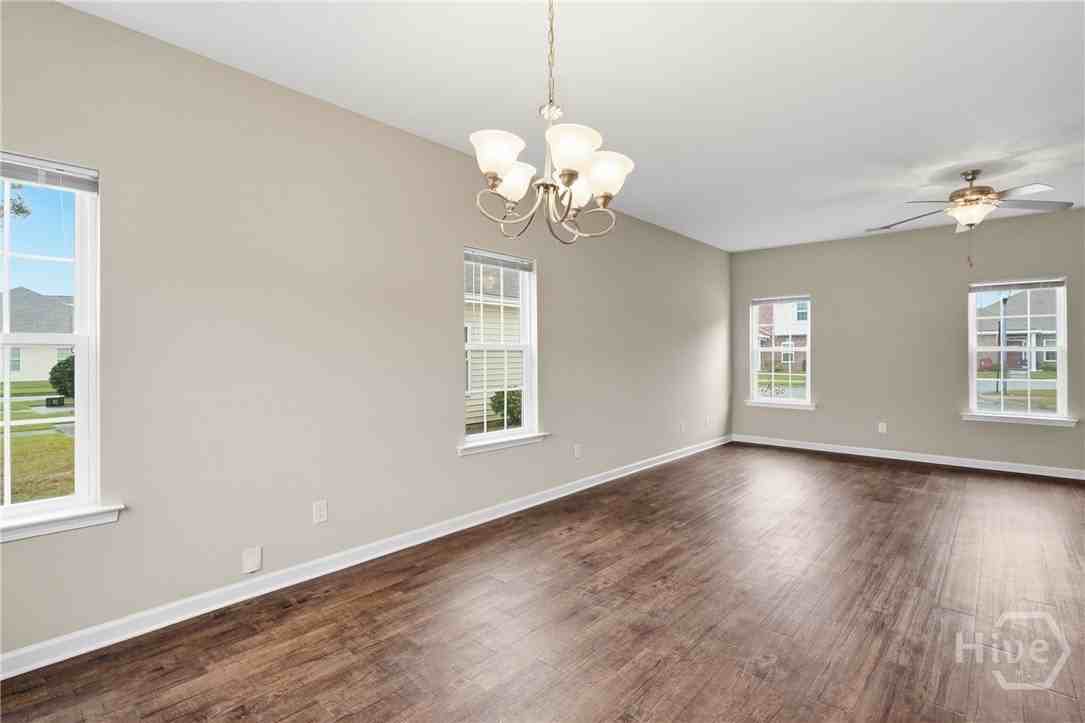 411 Old Ivy Sq - Photo 4 of 47