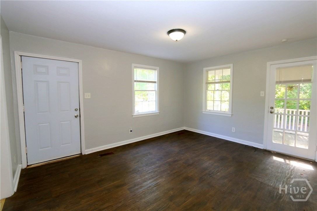 2309 Lorraine Dr - Photo 5 of 19
