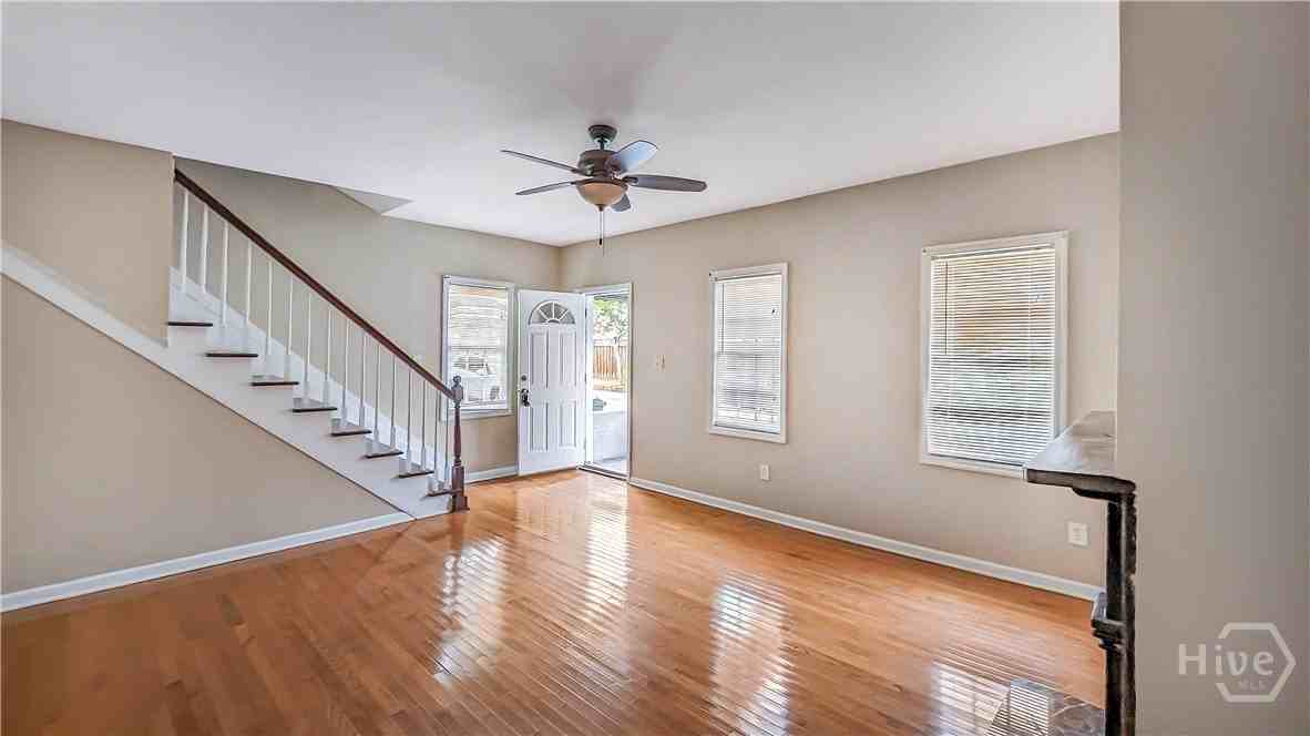 615 Price St - Photo 4 of 30