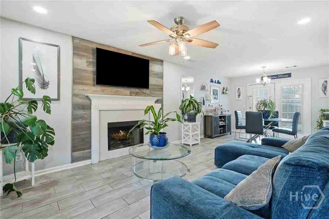 126 Bluelake Blvd - Photo 2 of 24