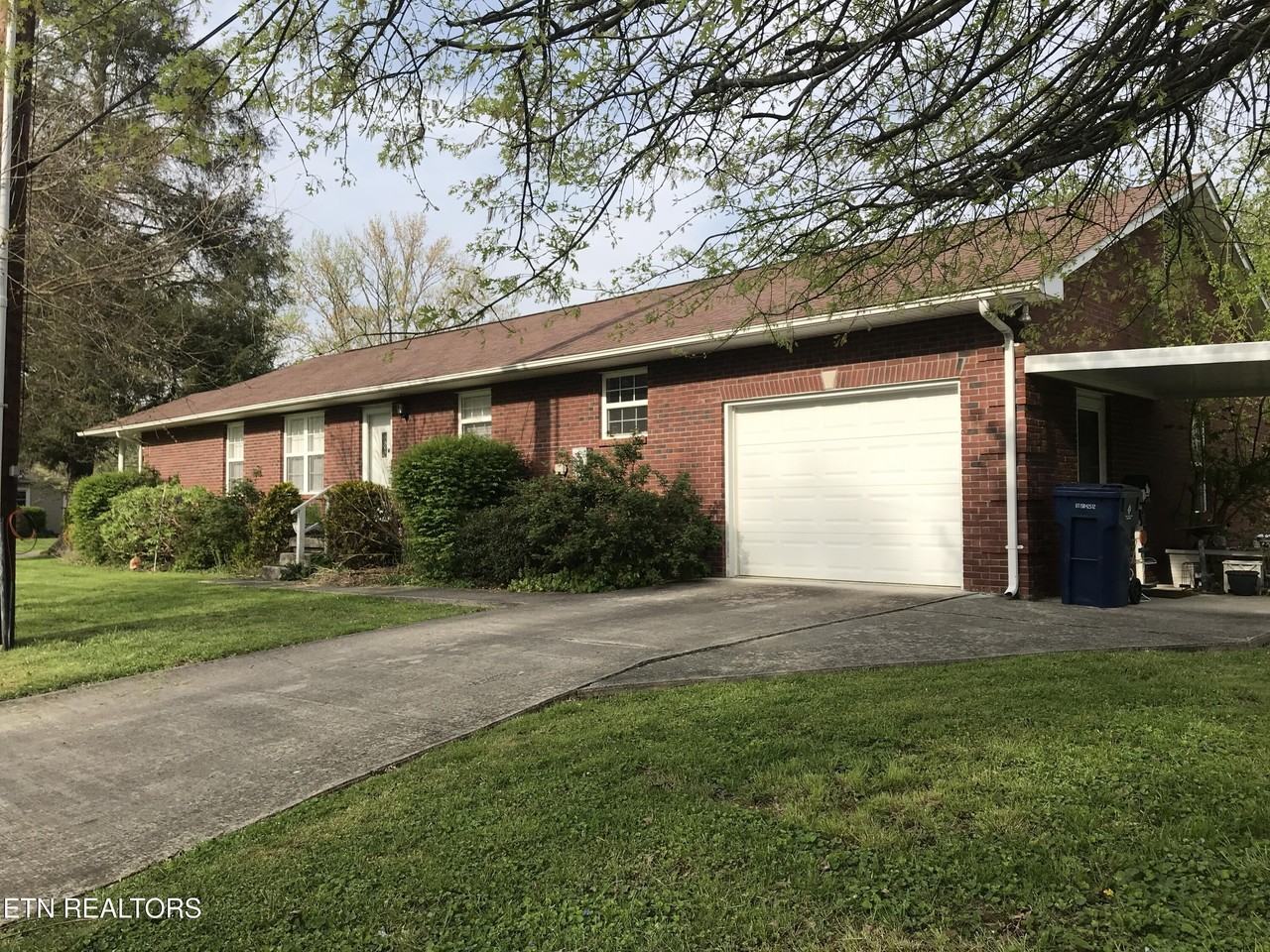 715 Gloucester Ave - Photo 2 of 19