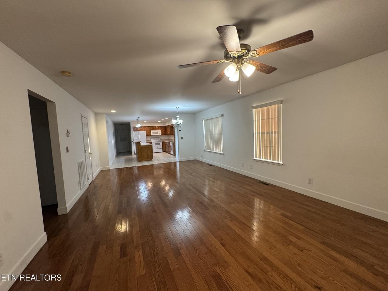 715 Gloucester Ave - Photo 5 of 19