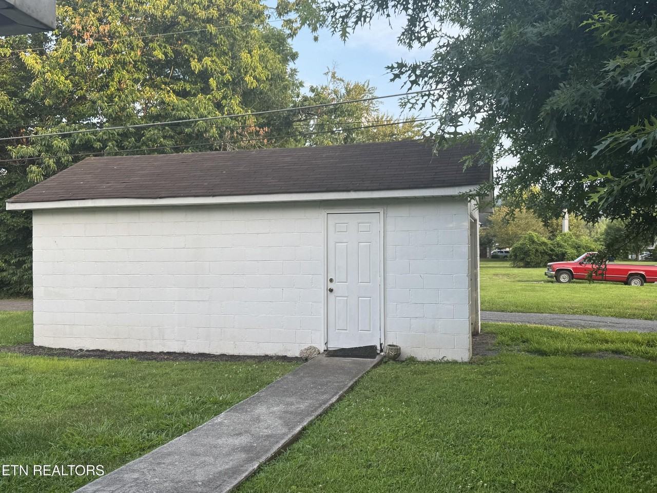 715 Gloucester Ave - Photo 6 of 19