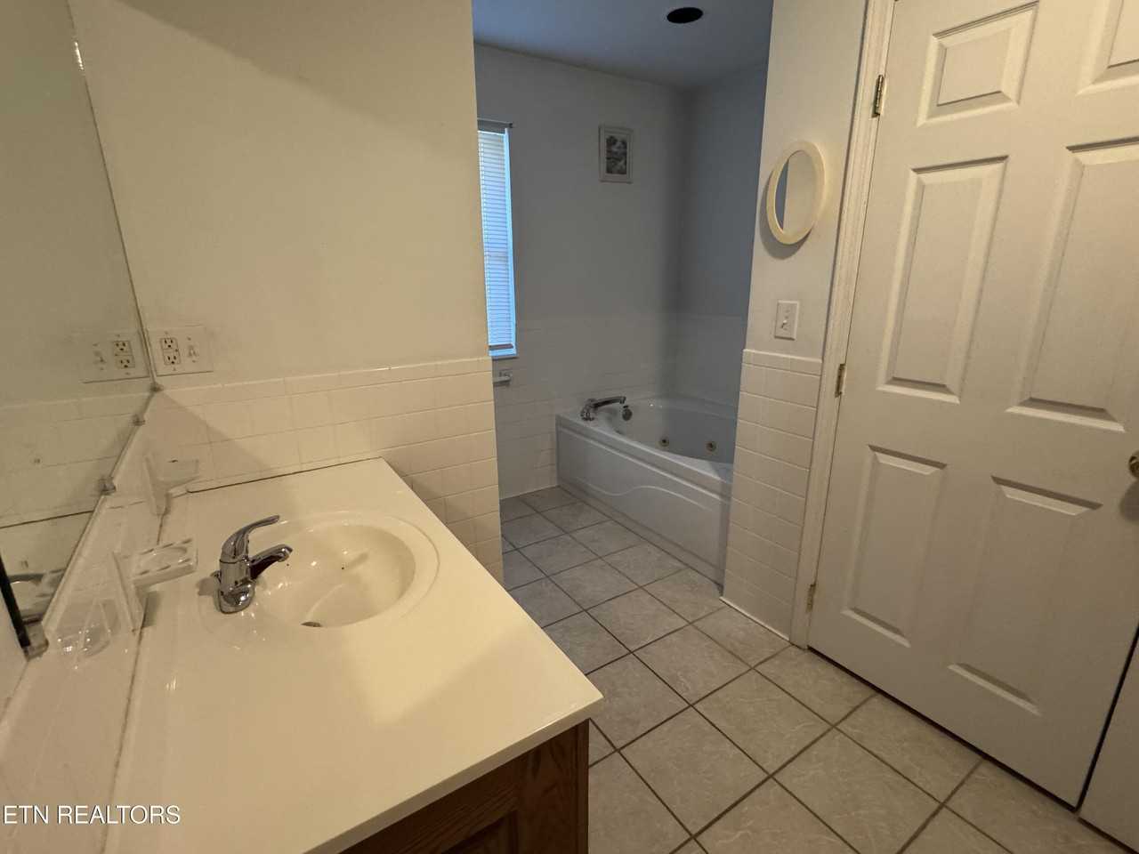 715 Gloucester Ave - Photo 7 of 19