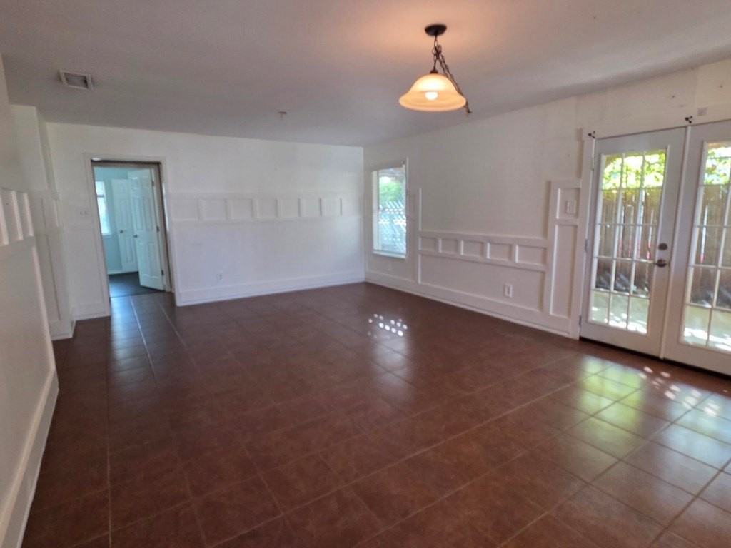 121 Amelia Ct - Photo 2 of 17