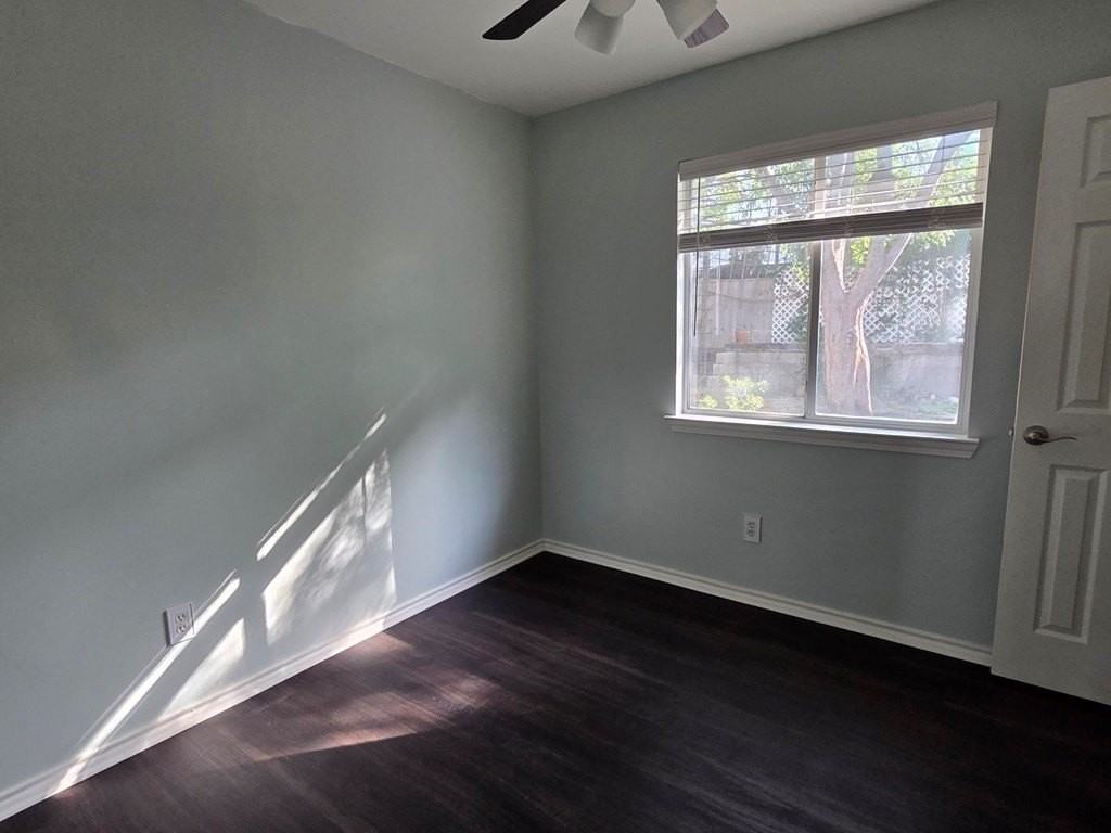 121 Amelia Ct - Photo 5 of 17
