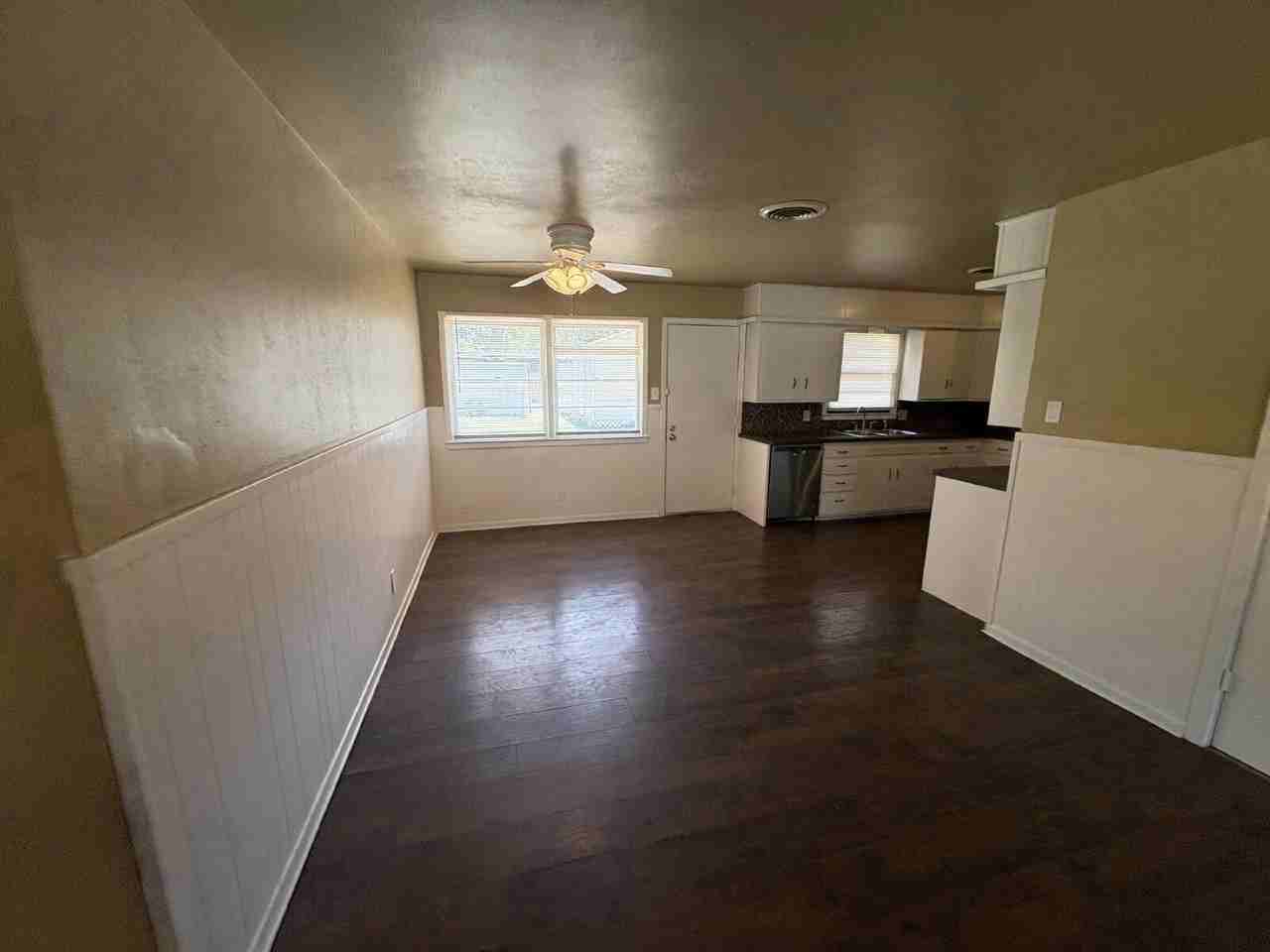 3809 25th St - Photo 4 of 10