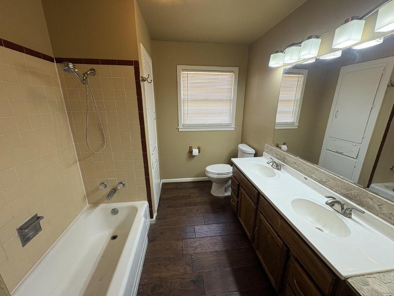 3809 25th St - Photo 7 of 10