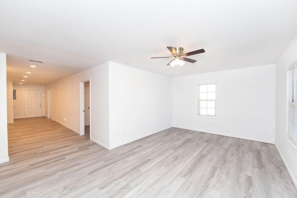 2415 31st St - Photo 5 of 15