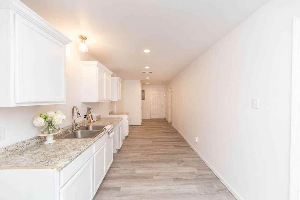 2415 31st St - Photo 6 of 15
