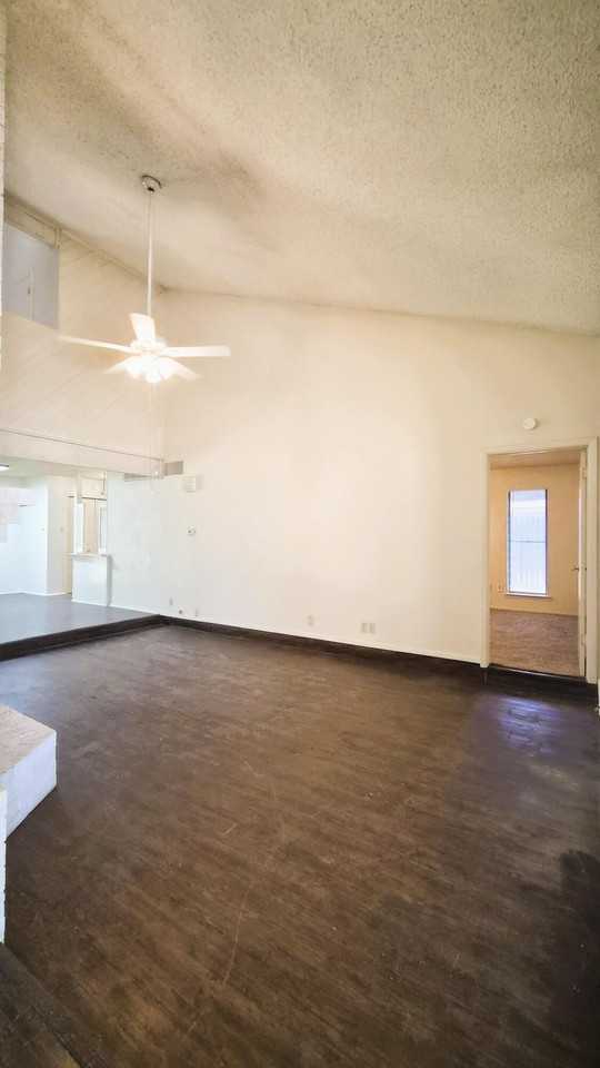 3309 74th St #B - Photo 4 of 18