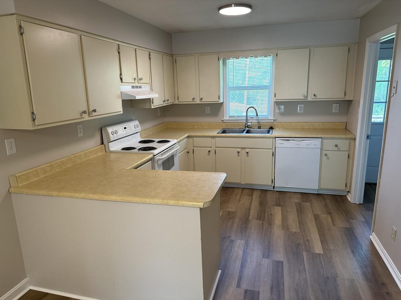 788 Ridgeview Dr - Photo 3 of 37