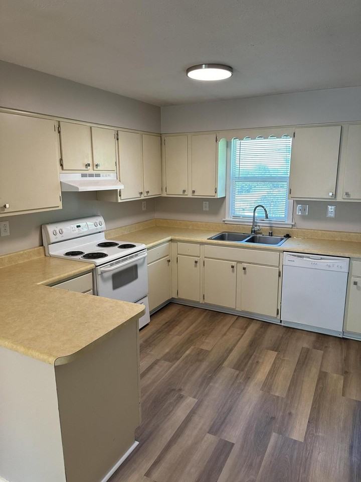 788 Ridgeview Dr - Photo 4 of 37