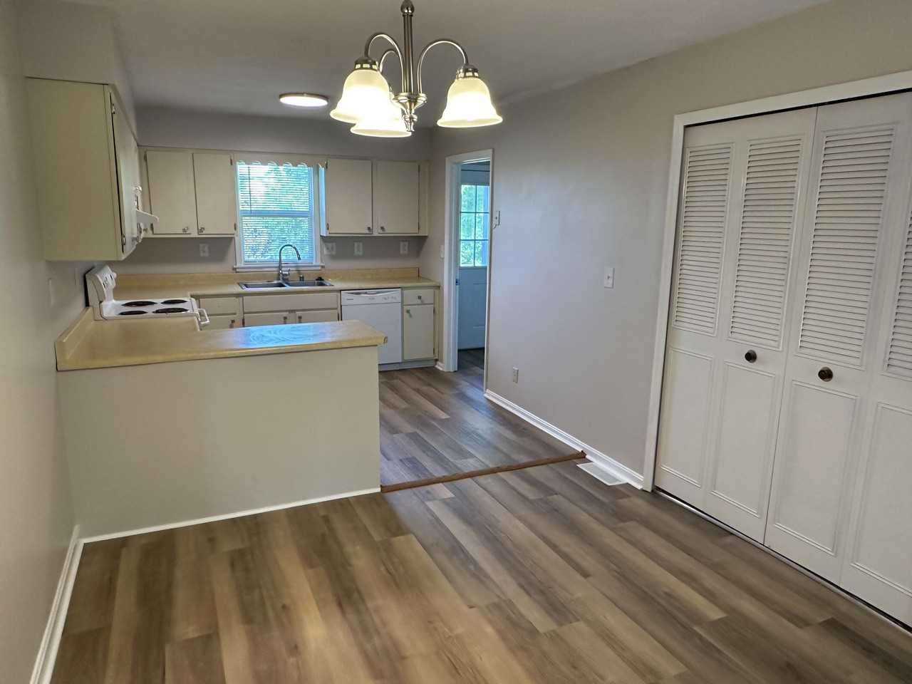 788 Ridgeview Dr - Photo 5 of 37