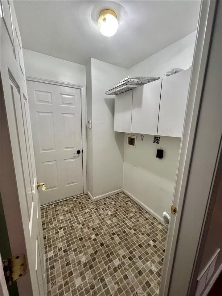 2146 Bedford Dr - Photo 7 of 12