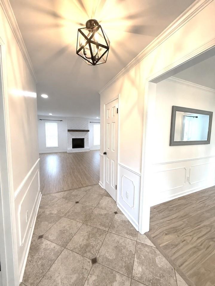 1602 Bubbling Brook Dr - Photo 2 of 20