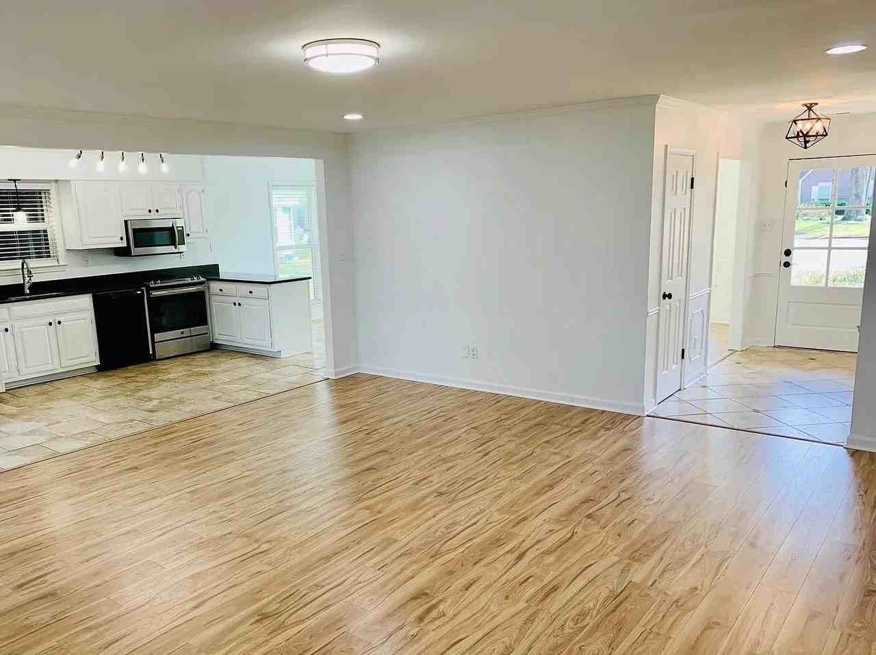 1602 Bubbling Brook Dr - Photo 5 of 20