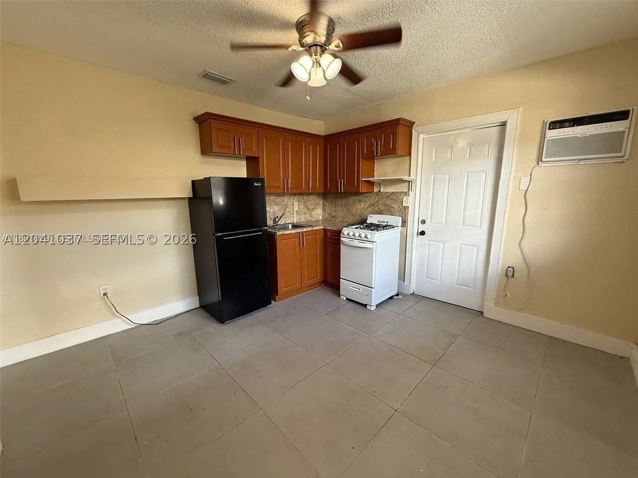 2339 Nw 35th St #EFF - Photo 2 of 11