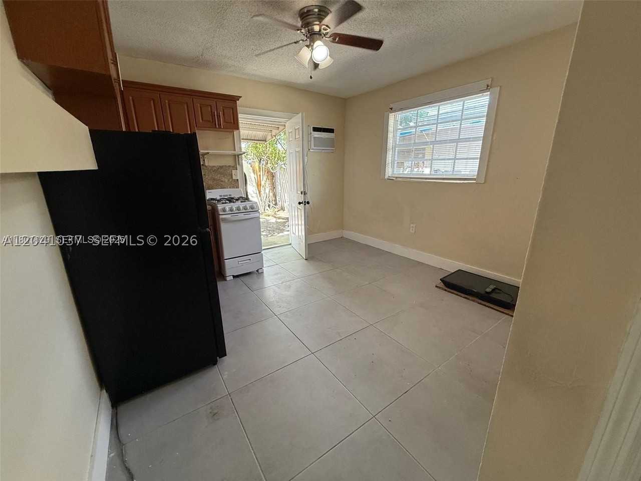 2339 Nw 35th St #EFF - Photo 7 of 11