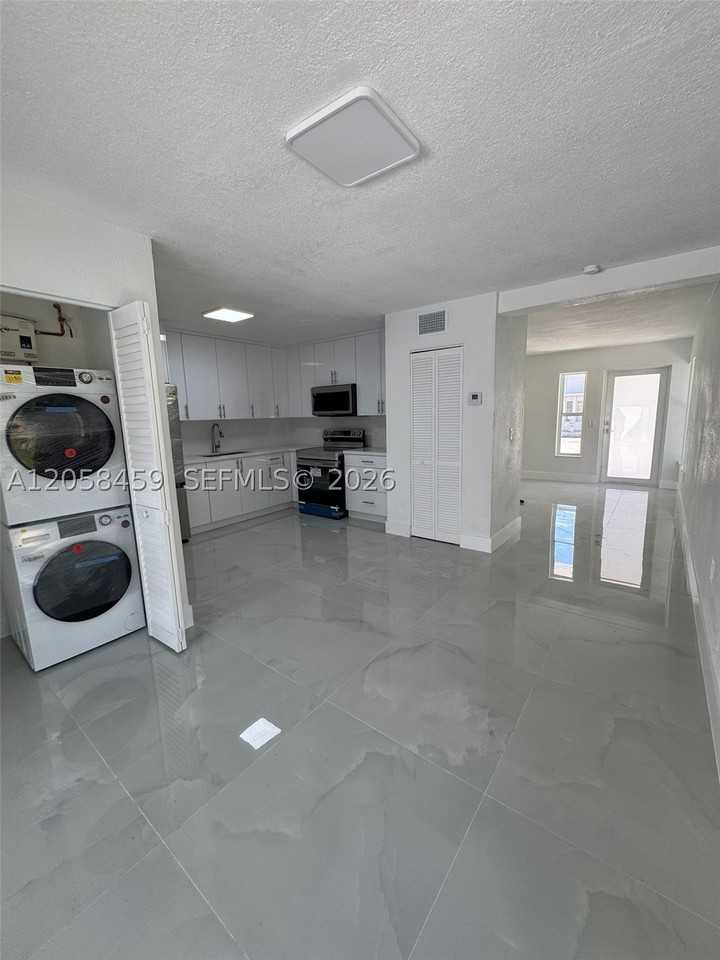 3315 Nw 13th Ter #3315 - Photo 5 of 13