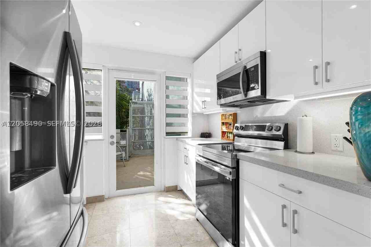 200 Washington Ave #15 - Photo 4 of 28