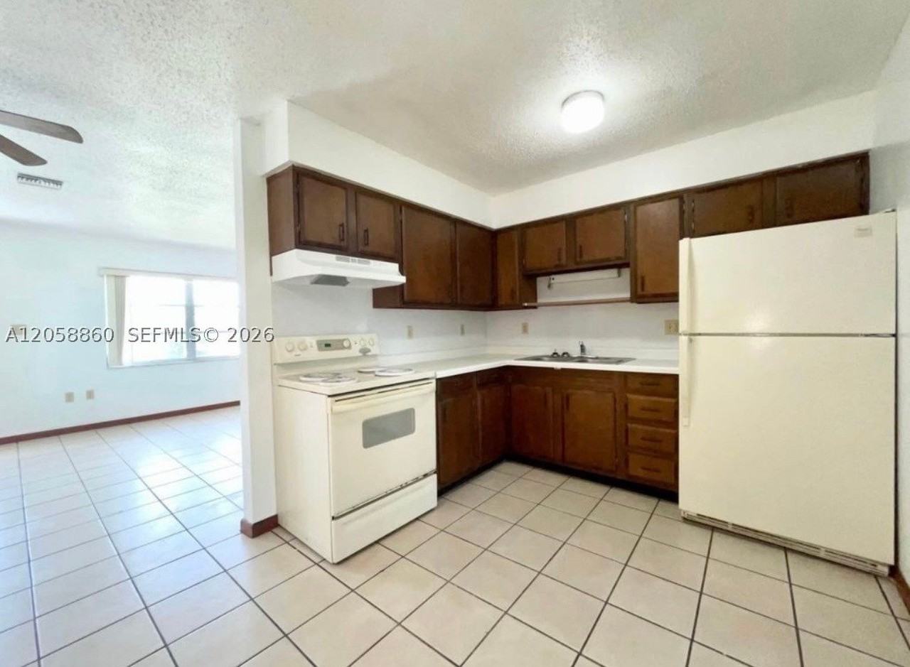 1474 Kerry Dr - Photo 4 of 13