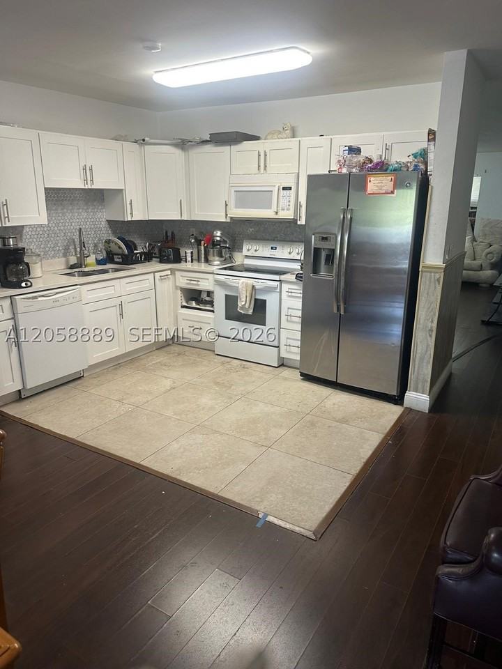 4084 Coral Springs Dr #4084 - Photo 7 of 16