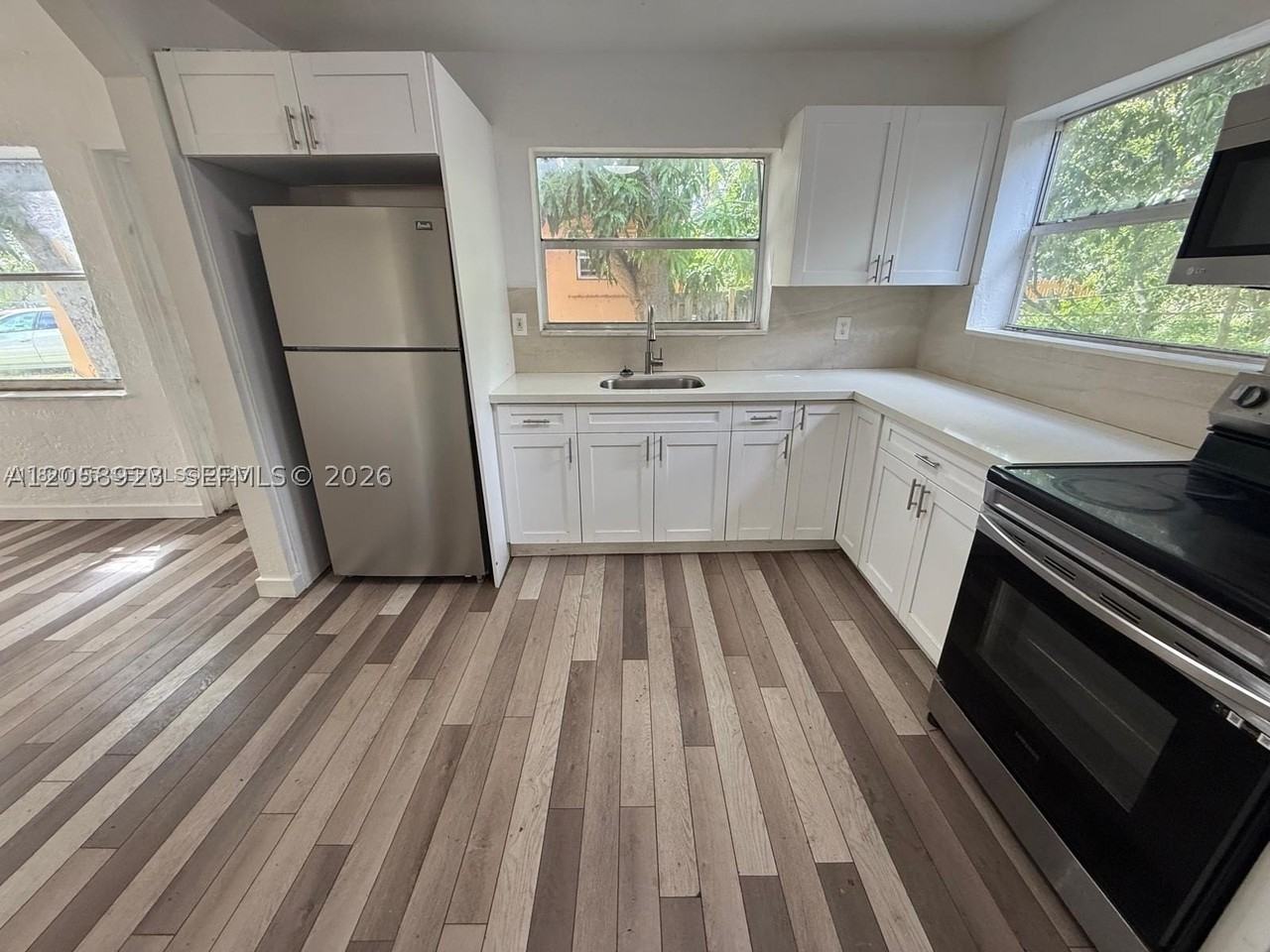 2813 Dewey St #1 - Photo 3 of 16