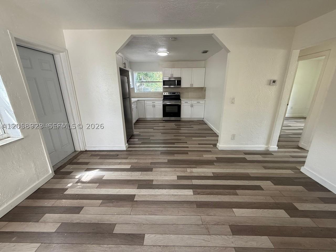 2813 Dewey St #1 - Photo 4 of 16