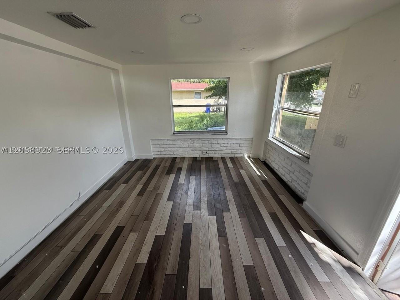2813 Dewey St #1 - Photo 5 of 16