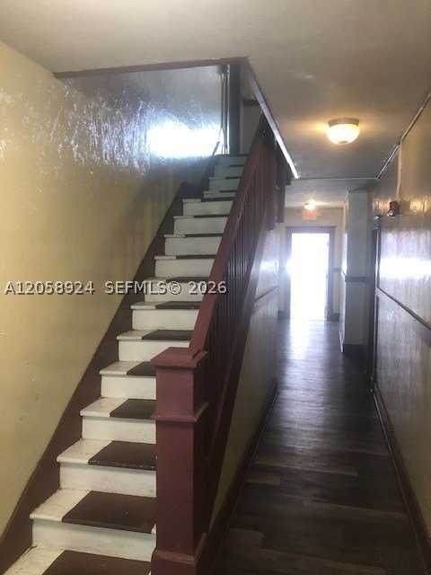 125 Nw 7th Ave #1 - Photo 3 of 9