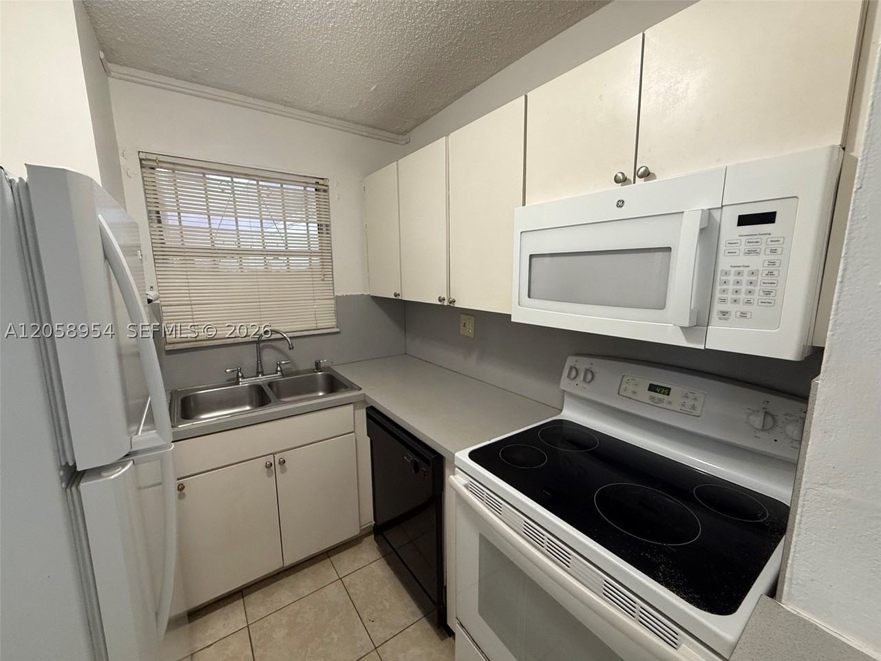 8841 W Flagler St #202 - Photo 2 of 8