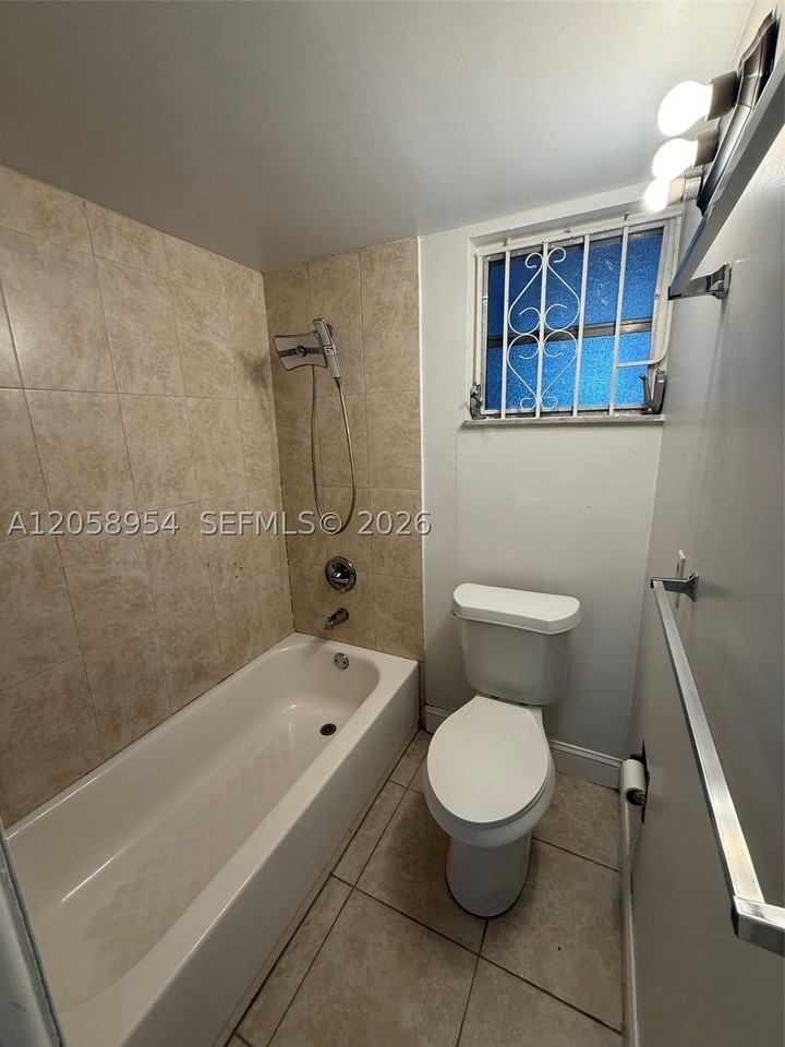 8841 W Flagler St #202 - Photo 4 of 8