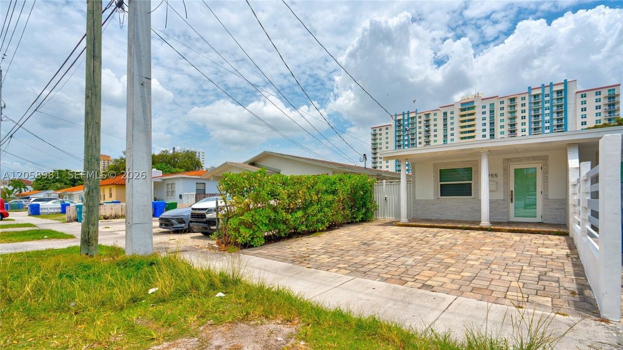 2953 Sw 23rd St #55 - Photo 4 of 50