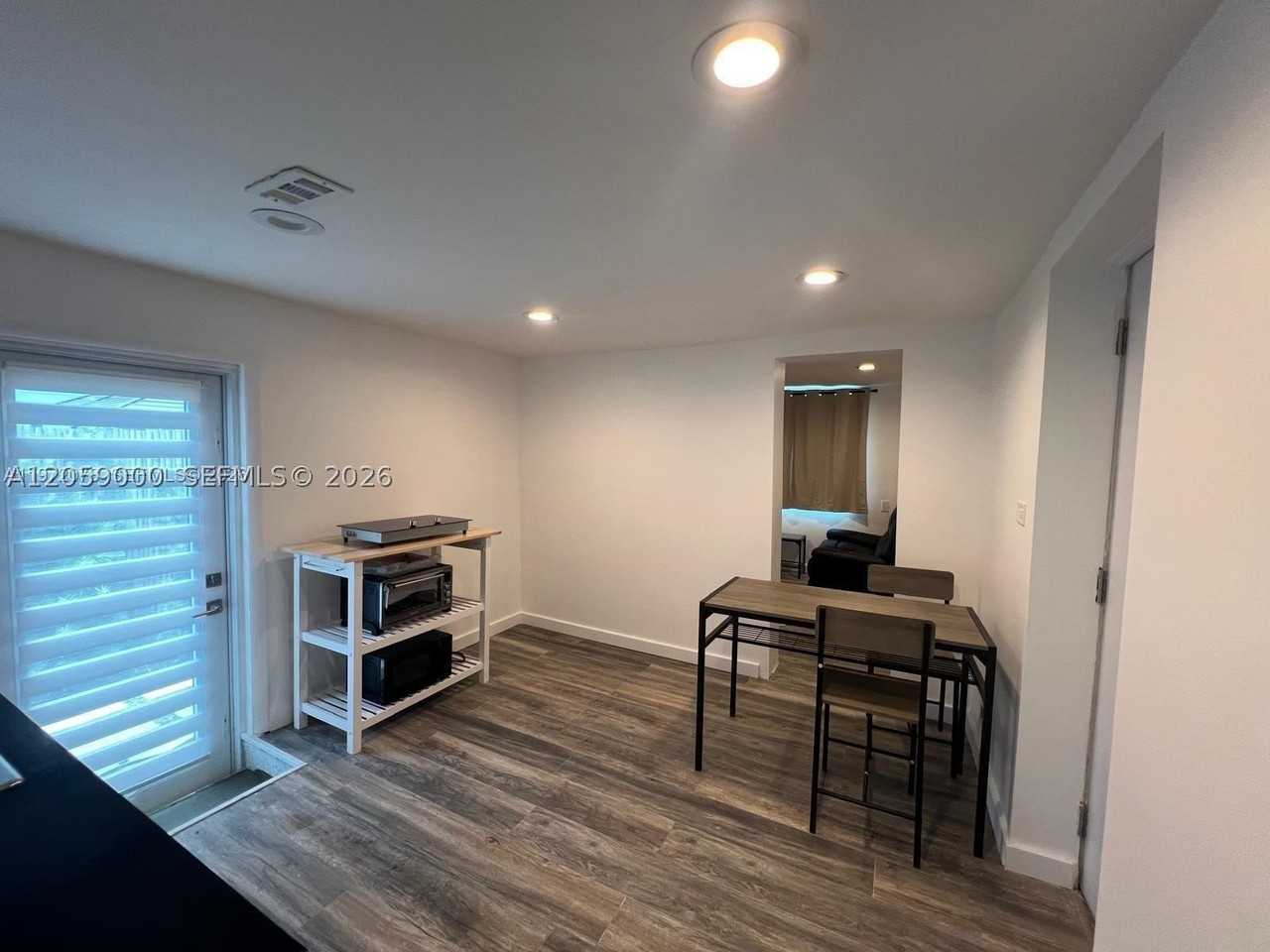 1430 Ne 149th St #B - Photo 2 of 5