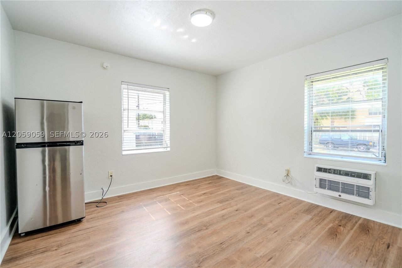 433 Ne 82nd St #1 - Photo 2 of 13