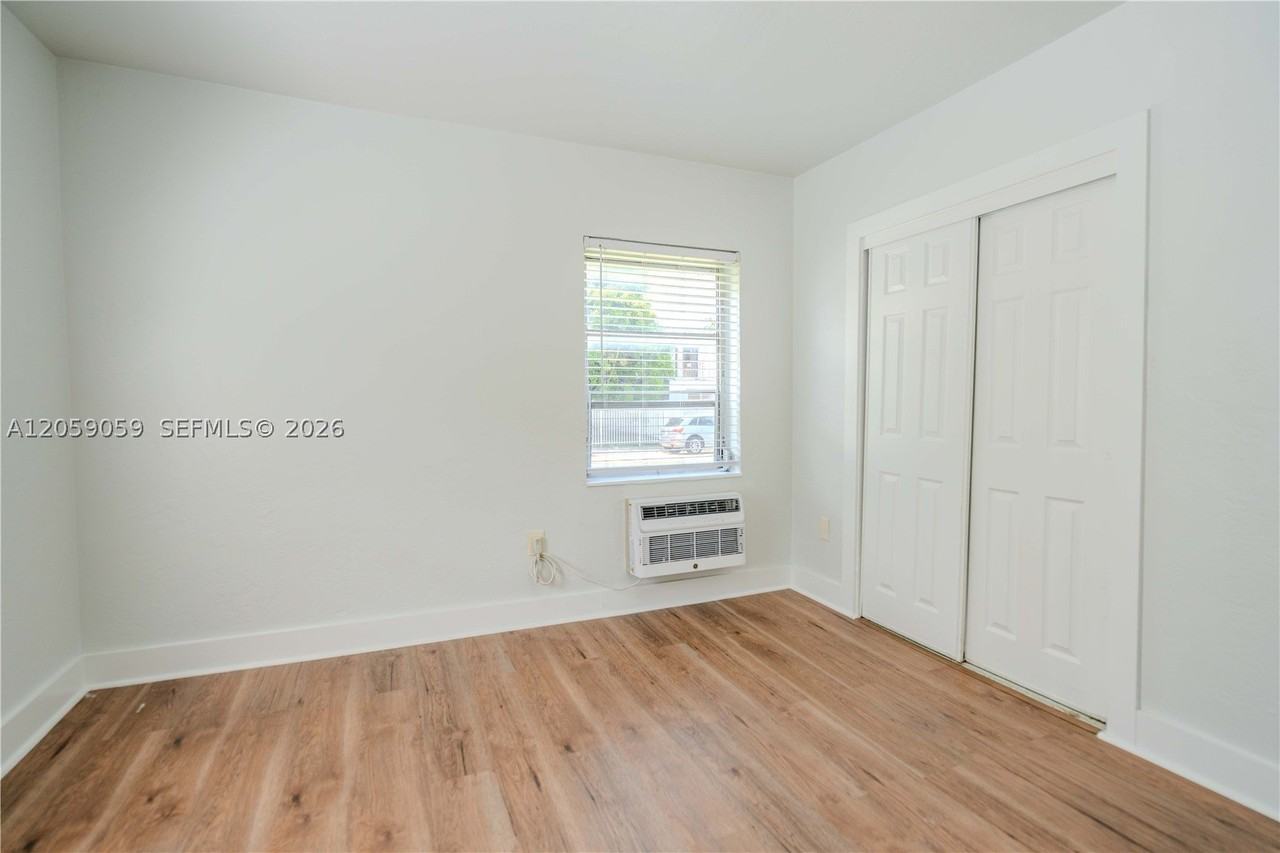 433 Ne 82nd St #1 - Photo 5 of 13