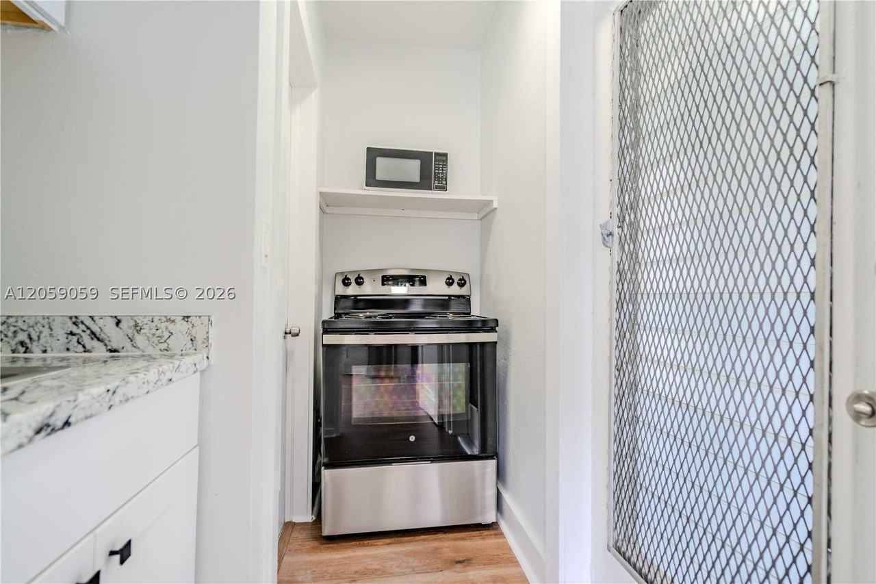 433 Ne 82nd St #1 - Photo 6 of 13