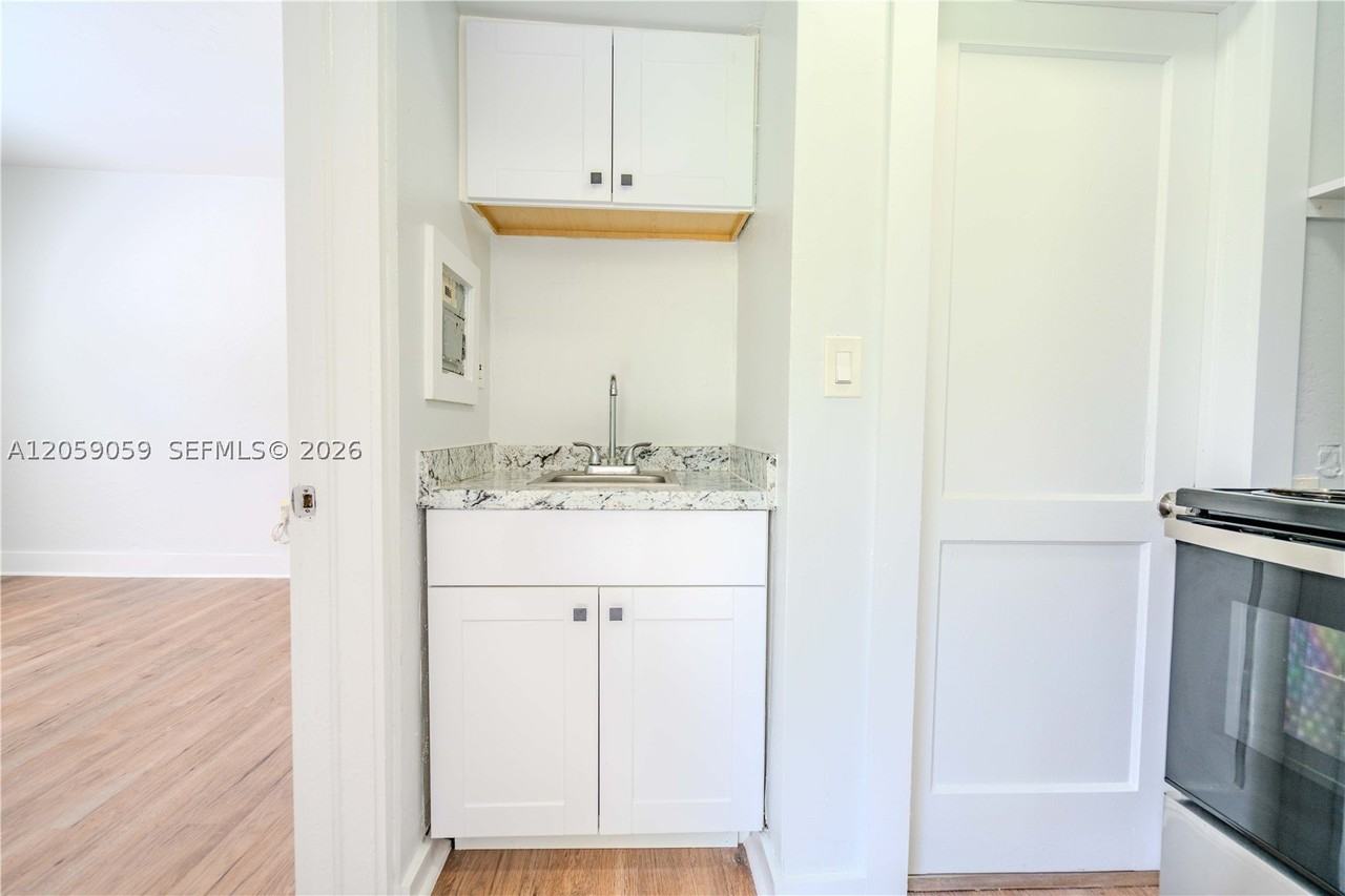 433 Ne 82nd St #1 - Photo 7 of 13