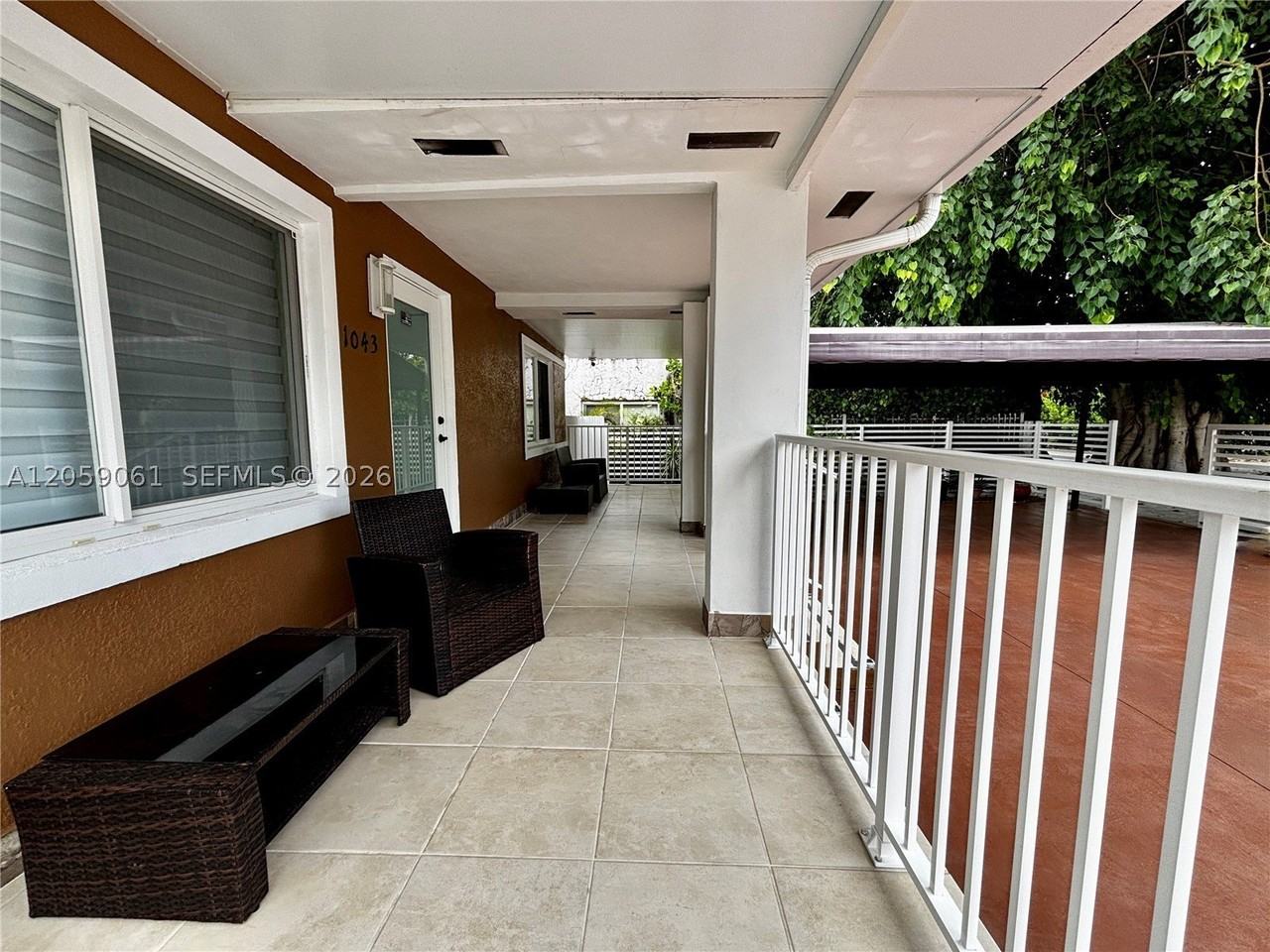 1043 Nw 33rd St - Photo 7 of 32