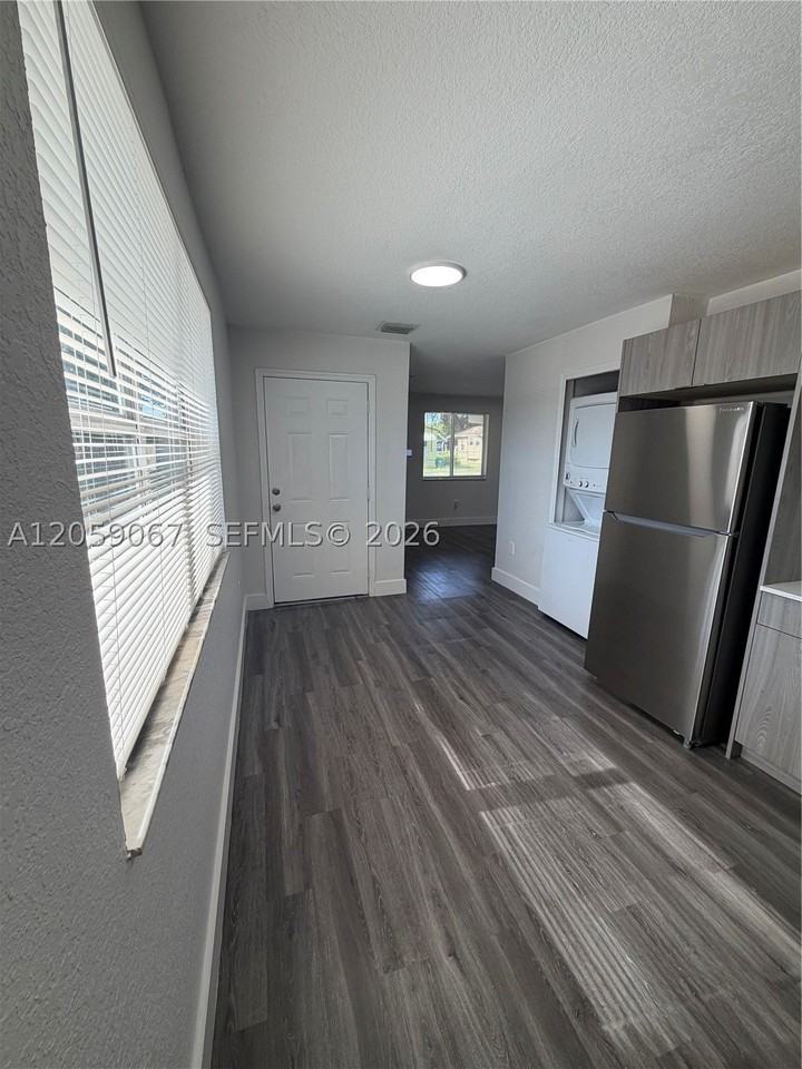590 Nw 58th St - Photo 2 of 13